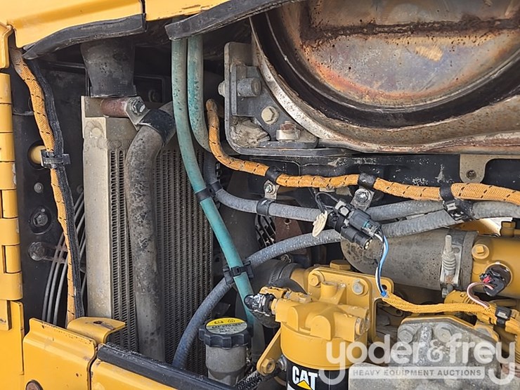 2018-caterpillar-d6n-lgp-image-43