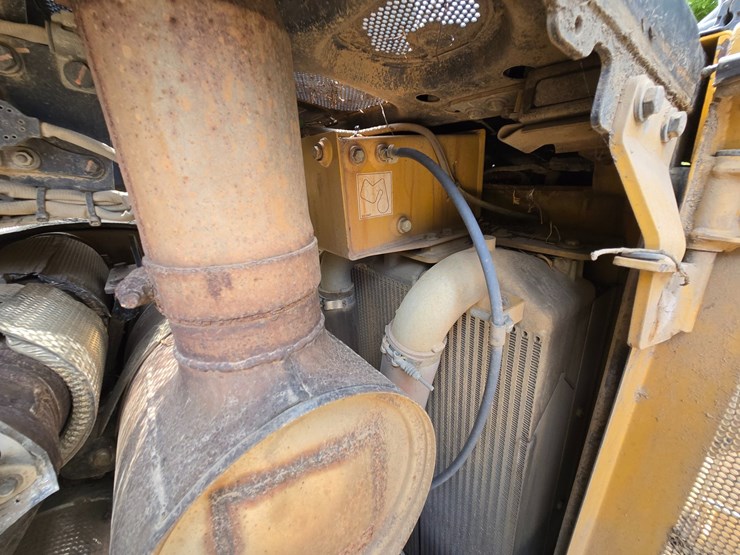 2019-caterpillar-d6-image-29