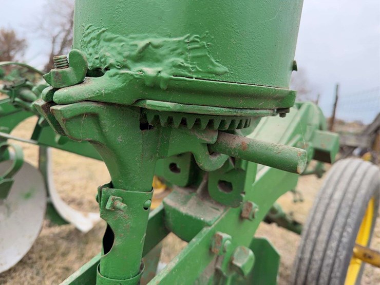 john-deere-two-row-pull-type-planter-image-26
