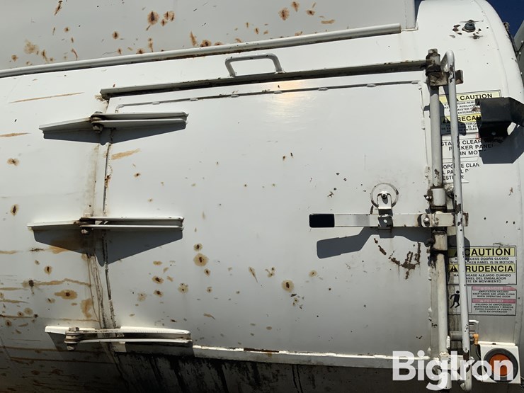 2004-peterbilt-330-image-18