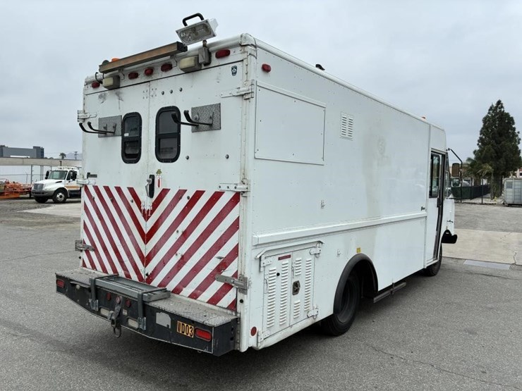 2002-workhorse-p42-image-3
