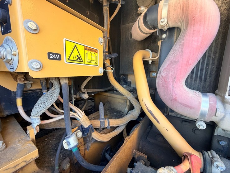 2010-caterpillar-328d-image-30