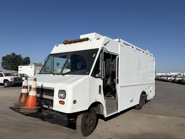 2002-workhorse-p42-image-1