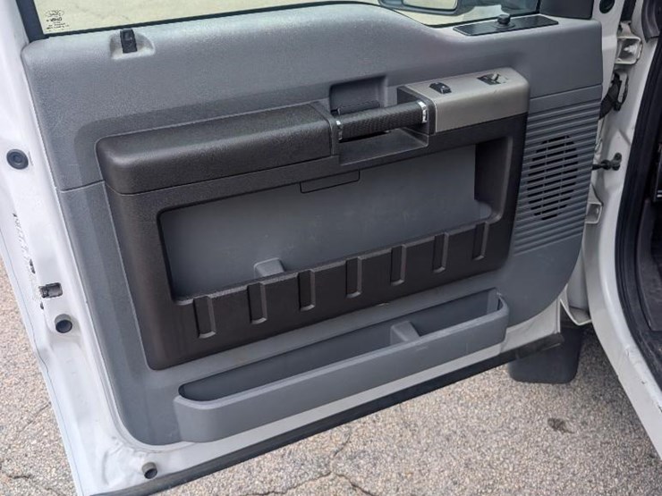 2013-ford-f550-image-22