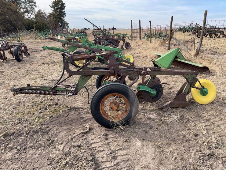 john-deere-no.-44-pull-type-two-bottom-plow-image-2
