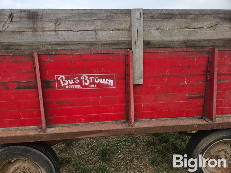 bus-brown-/-case-harvest-wagon-w/hoist-image-15