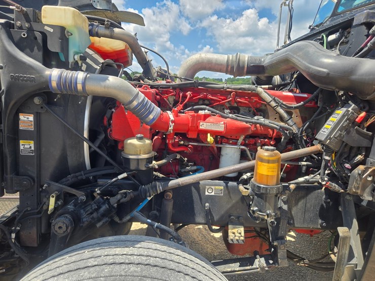 2016-peterbilt-389-image-21