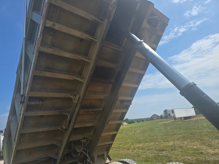 2002-mack-rd688s-image-43