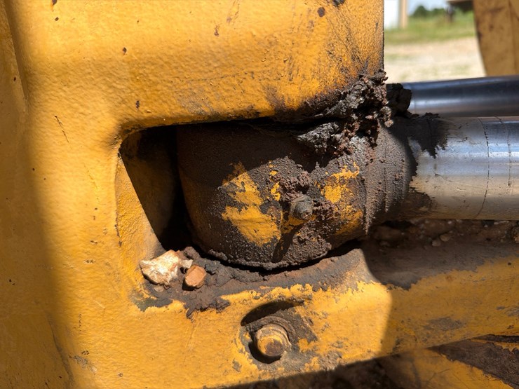 2000-deere-710d-image-86