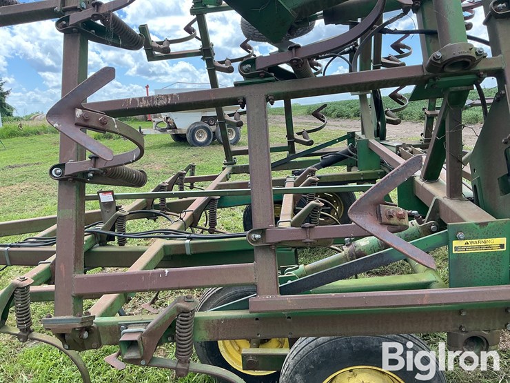 john-deere-field-cultivator-image-14