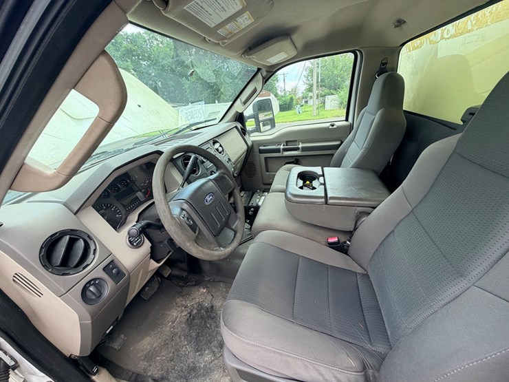 2010-ford-f550-image-51