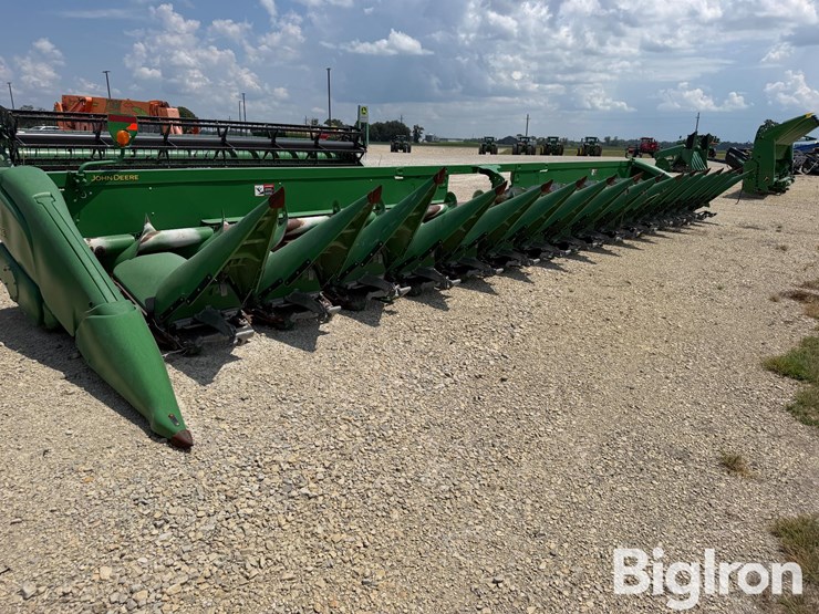 2020-john-deere-716c-image-1
