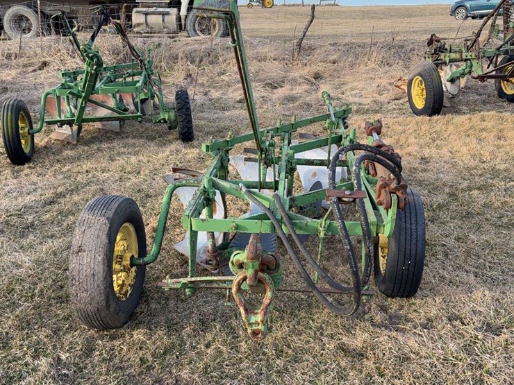 john-deere-pull-type-three-bottom-plow-image-8