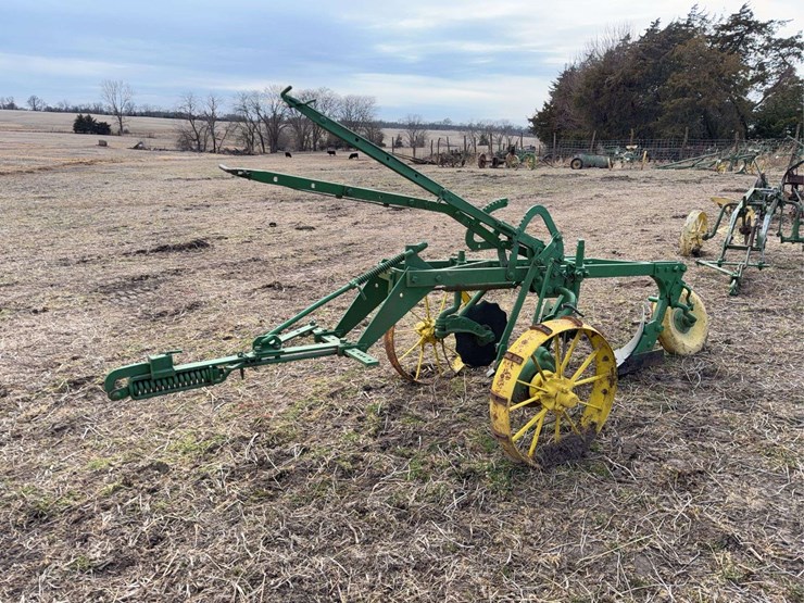 john-deere-pull-type-two-bottom-plow-image-1