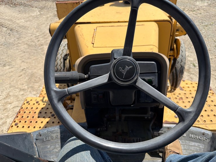2000-deere-710d-image-34