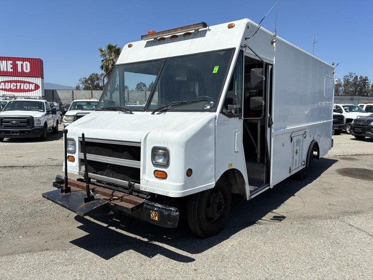 2002-workhorse-p42-image-1