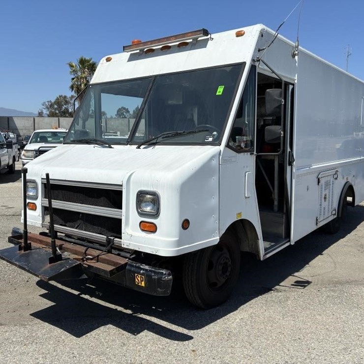 2002 WORKHORSE P42