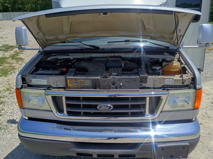 2005-ford-e450-image-17