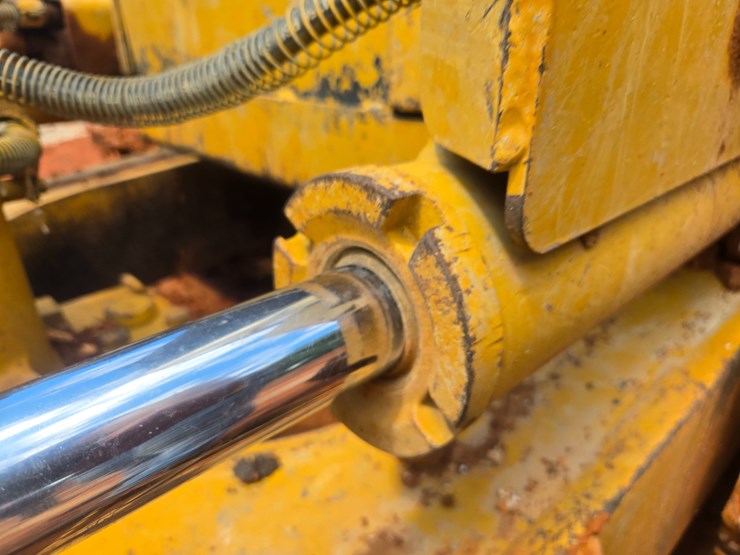 2005-caterpillar-d5n-xl-image-43