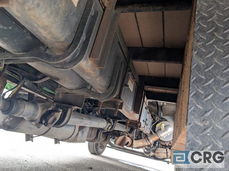 2012-freightliner-m2-stakebed-truck-image-11