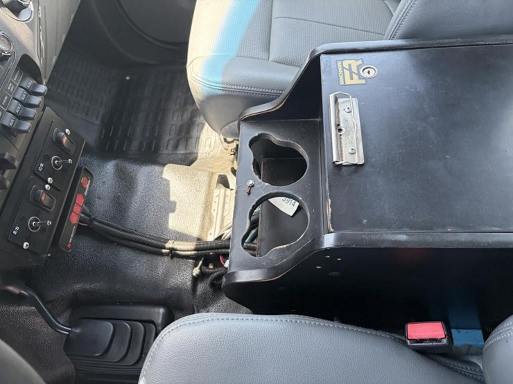2013-ford-f550-image-31