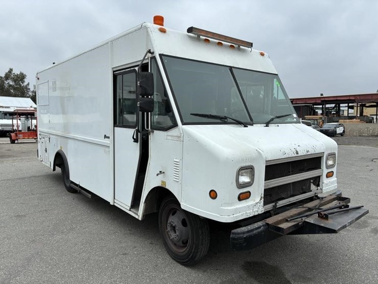 2002-workhorse-p42-image-2