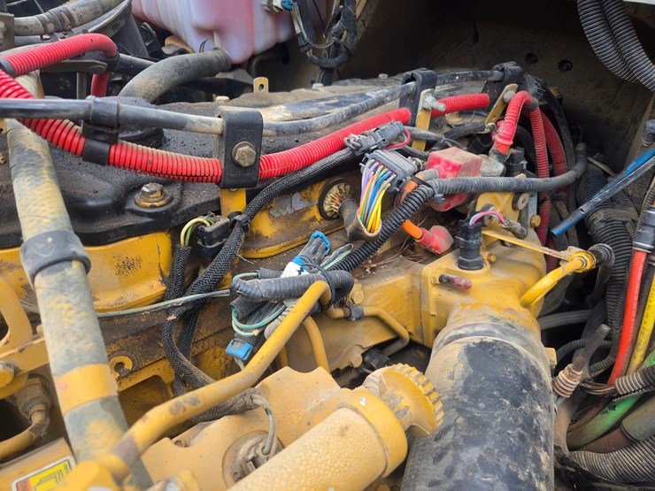 2007-freightliner-m2-106-image-25