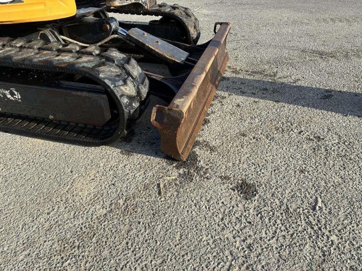 2017-deere-26g-image-11
