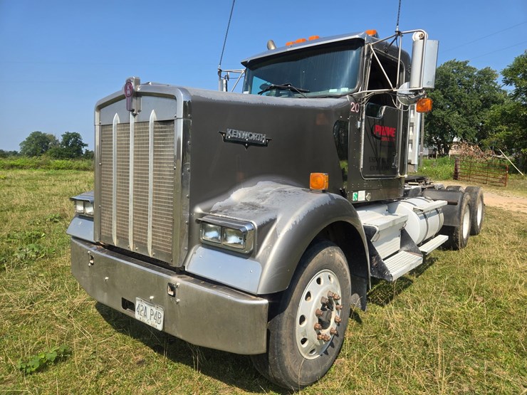 2002-kenworth-w900-image-1