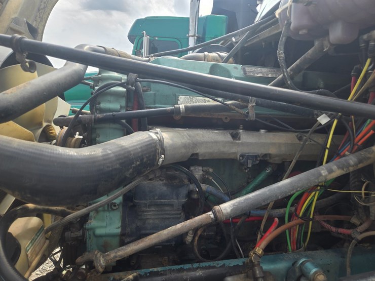2009-freightliner-columbia-120-image-17