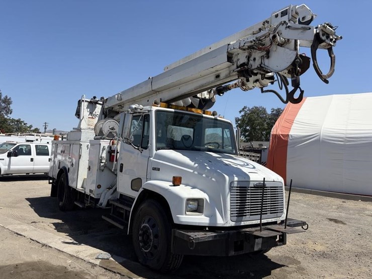 2000-freightliner-fl80-image-2