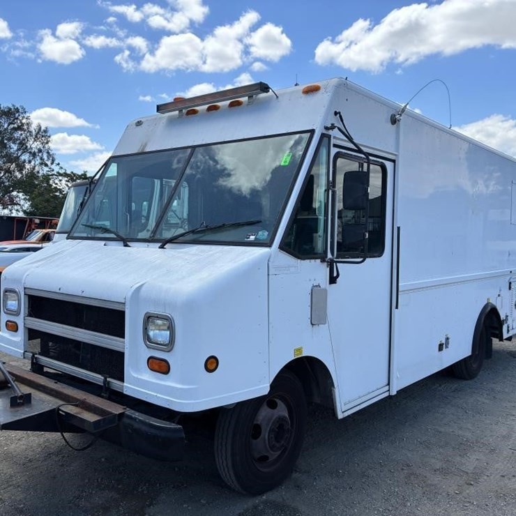 2002 WORKHORSE P42