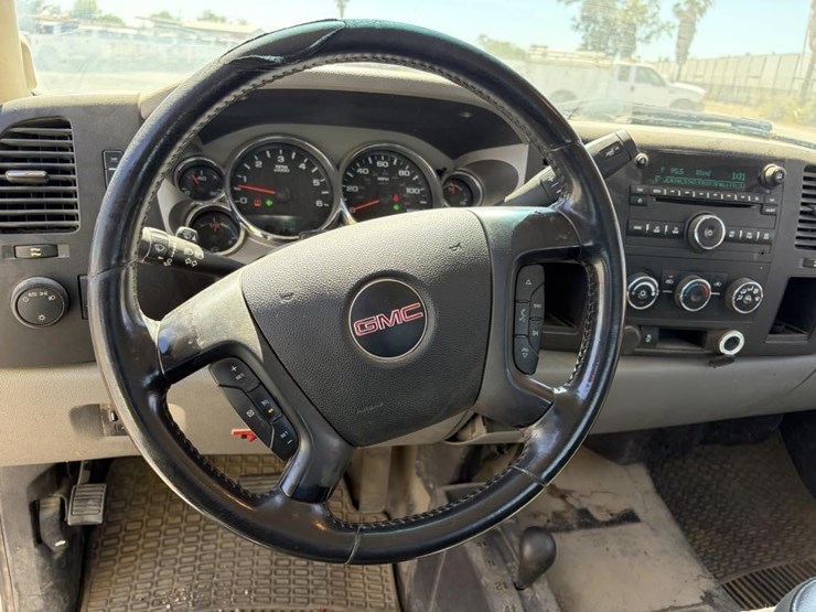 2012-gmc-sierra-2500-image-16