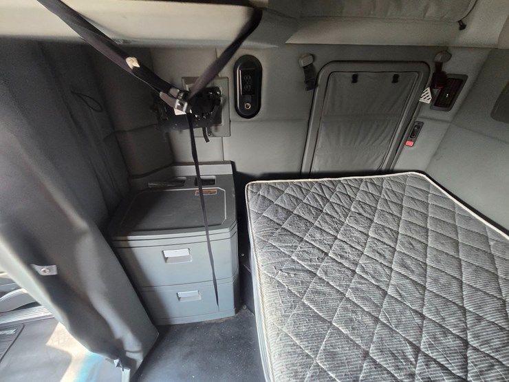 2018-kenworth-t680-image-67
