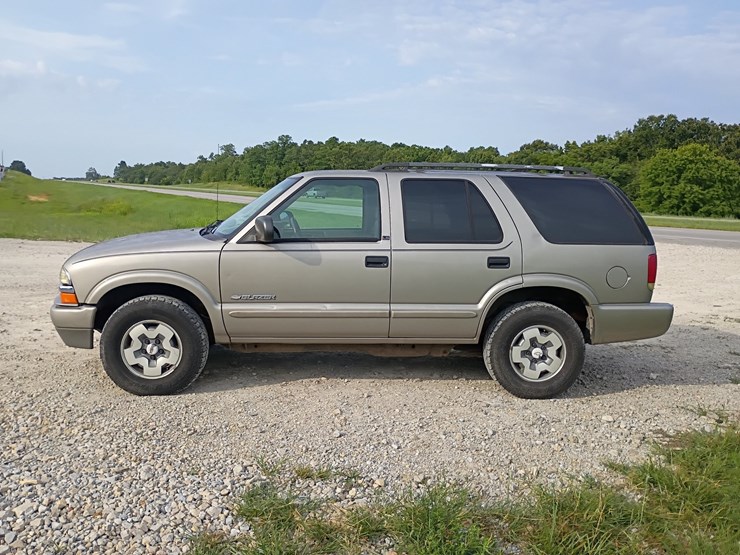 2003-chevrolet-blazer-image-3