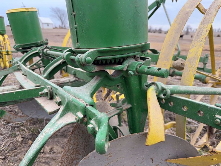 john-deere-two-row-planter-image-13