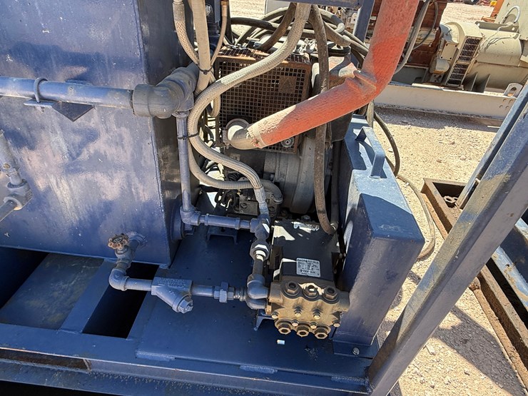 caterpillar-550-image-5