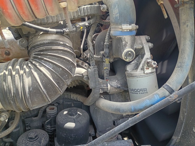 2012-peterbilt-384-image-27