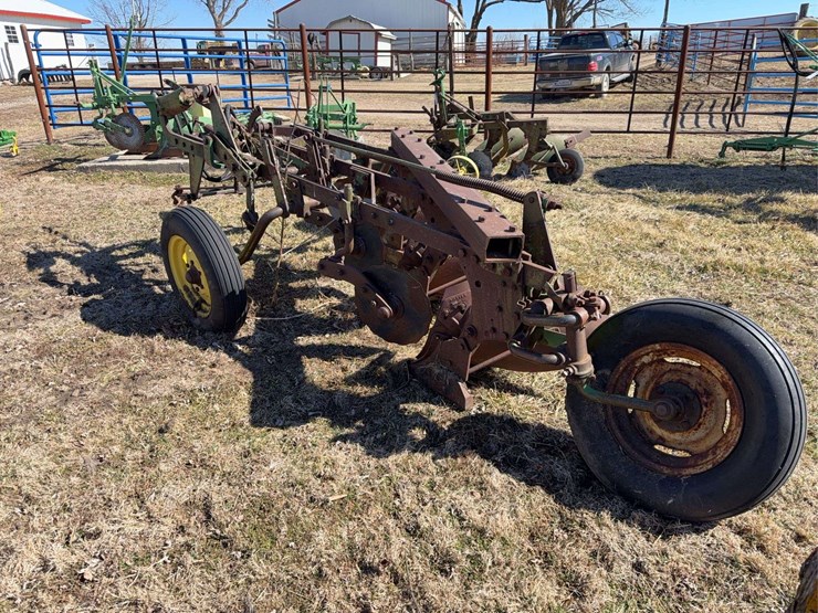 john-deere-pull-type-three-bottom-plow-image-5