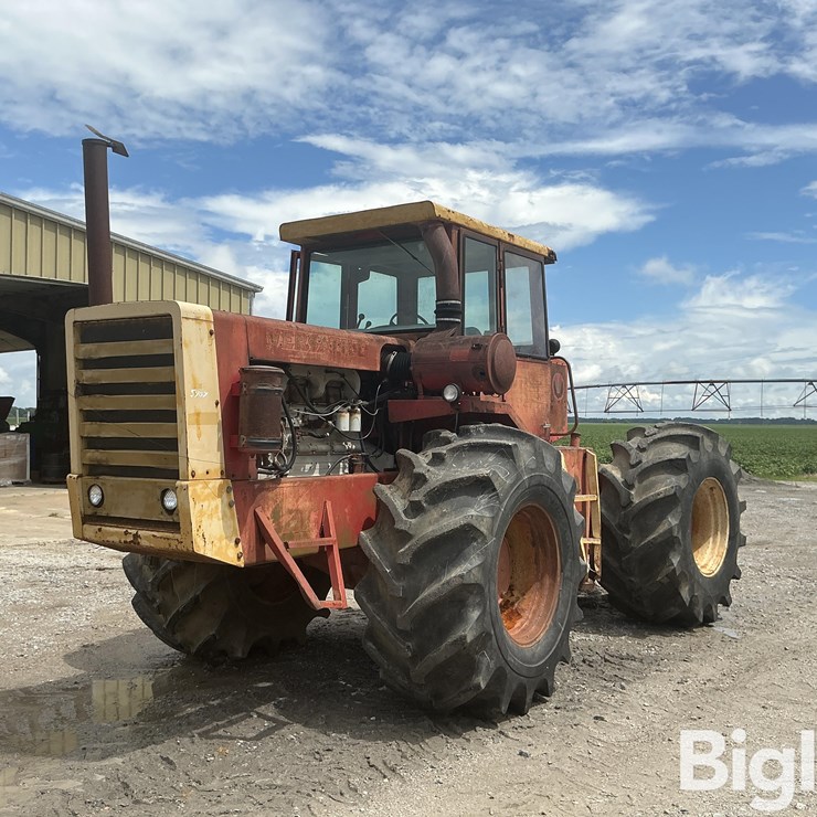 1976 VERSATILE 800