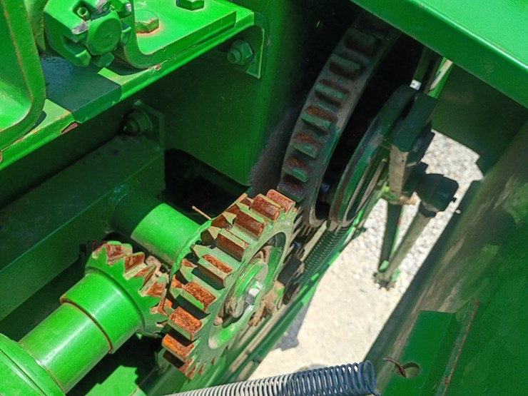 john-deere-348-image-15