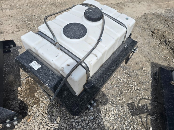#22542-•-sprayer-tank-skid-steer-roof-mount-image-6