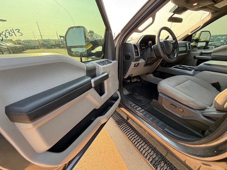 2022-ford-f250-sd-image-13
