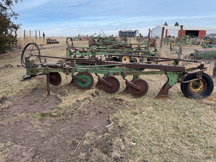 john-deere-pull-type-four-bottom-plow-image-2