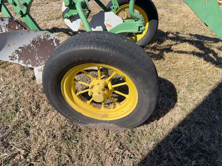 john-deere-pull-type-two-bottom-plow-image-10