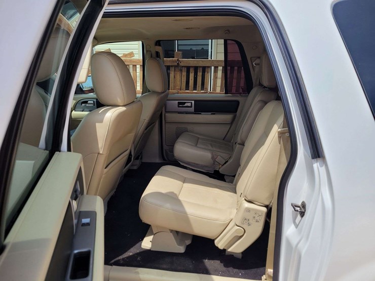 2015-ford-expedition-image-10