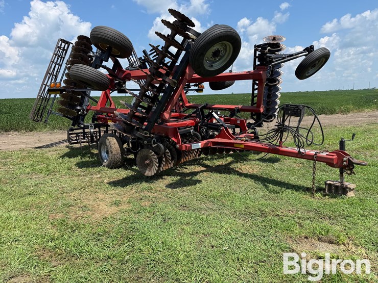 case-ih-330-image-3