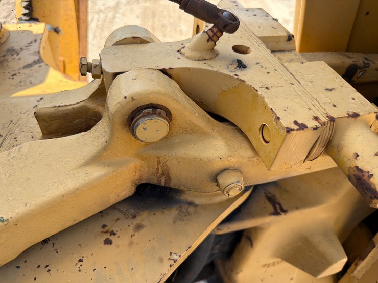 2000-deere-710d-image-93