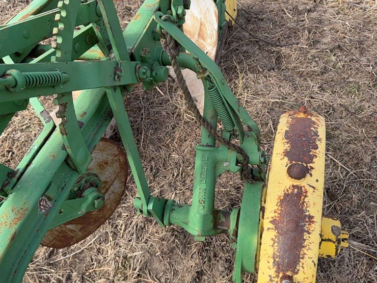 john-deere-pull-type-two-bottom-plow-image-10