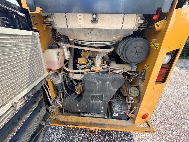 2014-caterpillar-272d-image-26